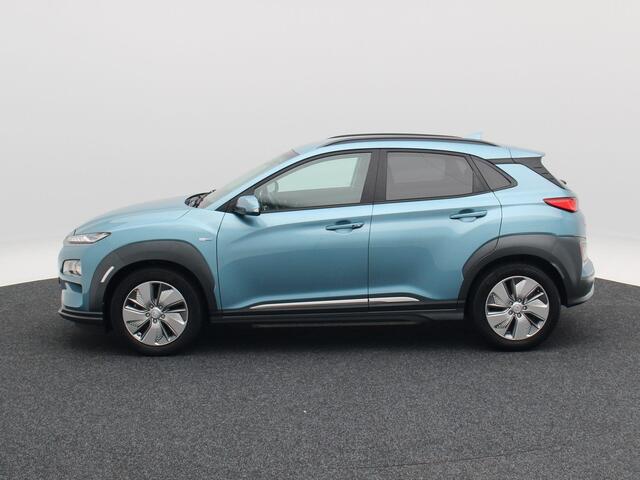 Hyundai Kona EV Fashion 64 kWh 205 Pk | Krell Audio | Adaptive Cruise | Navigatie | Keyless | Leder Stuurwiel | Trekhaak | 17 Inch