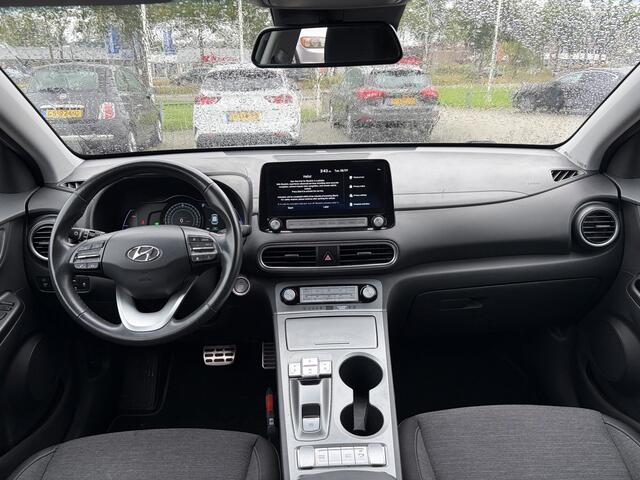 Hyundai Kona EV Fashion 64 kWh | 100% SOH | Trekhaak | Carplay | Rijklaar met beurt & garantie!