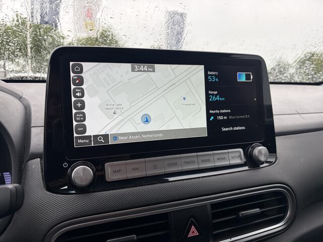 Hyundai Kona EV Fashion 64 kWh | 100% SOH | Trekhaak | Carplay | Rijklaar met beurt & garantie!