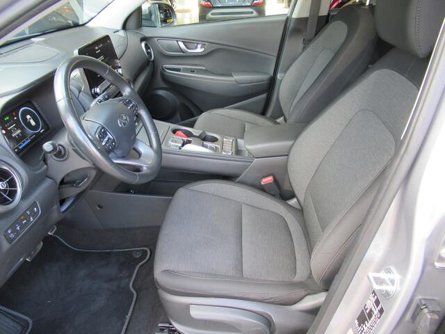 Hyundai Kona EV Premium Edition 64 kWh | 3 fase | warmtepomp 1e eigen | dealer onderh | Head-up | groot navi | LED | Adp. cruise