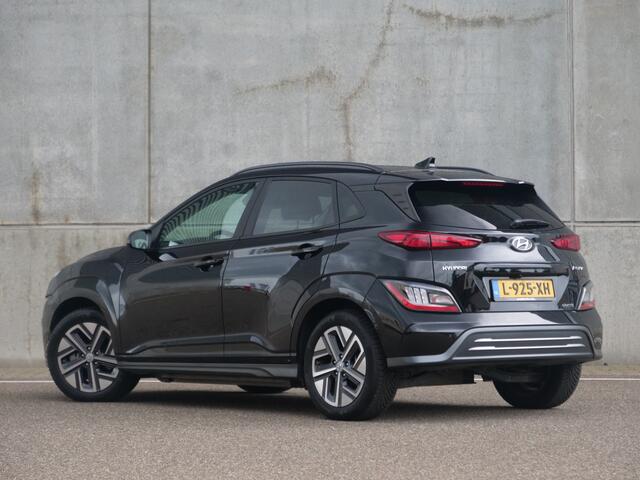 Hyundai Kona EV Premium Sky 64 kWh | schuifdak | leder | krell sound | slechts 36.000km..