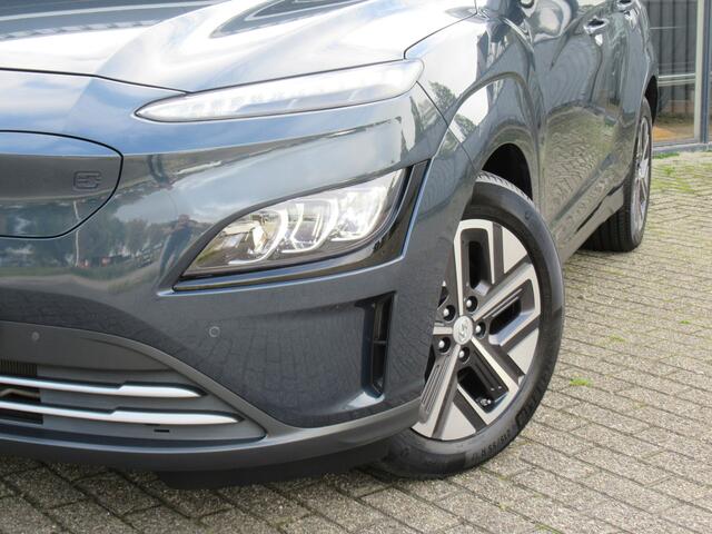 Hyundai Kona EV Edition 64 kWh | 3 fase | warmtepomp 1e eigen | dealer onderh | Head-up | groot navi | LED | Adp. cruise