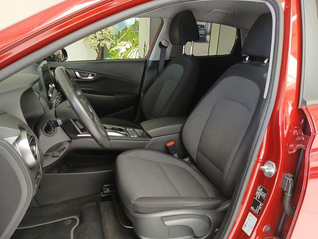 Hyundai Kona EV Fashion 64 kWh | Trekhaak | Camera | Stoelverwarming | Navigatie |