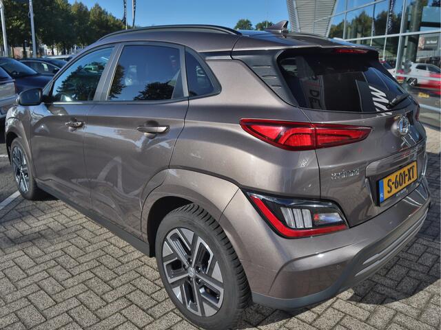 Hyundai Kona EV Premium 64 kWh | Leder | Stoelventilatie | Schuifdak | Stoelverwarming |