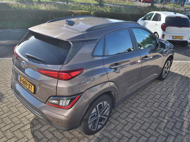 Hyundai Kona EV Premium 64 kWh | Leder | Stoelventilatie | Schuifdak | Stoelverwarming |