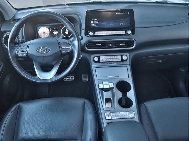 Hyundai Kona EV Premium 64 kWh | Leder | Stoelventilatie | Schuifdak | Stoelverwarming |