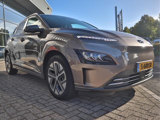 Hyundai Kona EV Premium 64 kWh | Leder | Stoelventilatie | Schuifdak | Stoelverwarming |