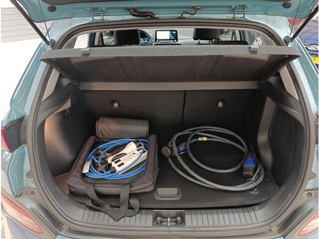 Hyundai Kona EV Comfort 64 kWh Navigatie / Airco automatisch |SOH 98.7% | 3 fase | Parkeersensoren