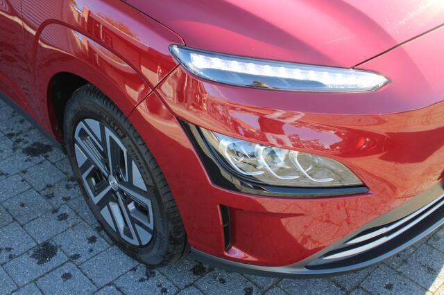 Hyundai Kona EV Fashion 64 kWh | Stoel -/ Stuurverw. | Full Led | Camera
