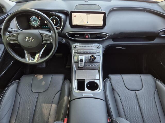 Hyundai SANTA FE 1.6 T-GDI PHEV Plug-in Premium Automaat / Apple Carplay Android Auto / Elektrische achterklep / Rondomzicht camera / Stuur- en Stoelverwarming / Adaptief CC / Stoelventilatie voor / Achterbank verwarming /