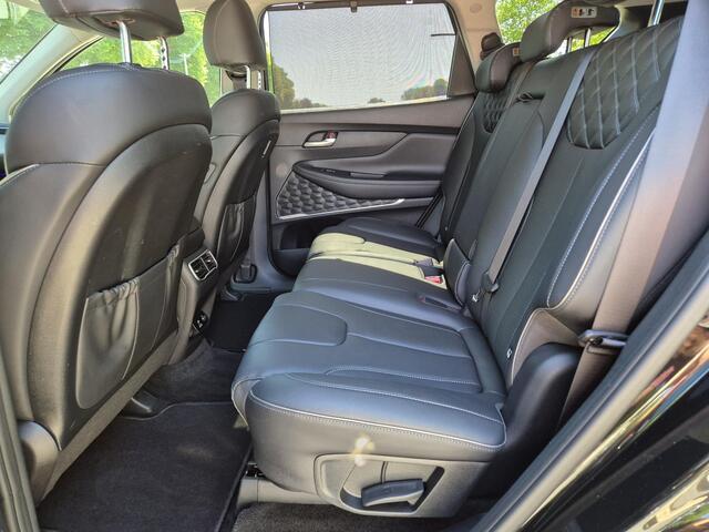 Hyundai SANTA FE 1.6 T-GDI PHEV Plug-in Premium Automaat / Apple Carplay Android Auto / Elektrische achterklep / Rondomzicht camera / Stuur- en Stoelverwarming / Adaptief CC / Stoelventilatie voor / Achterbank verwarming /