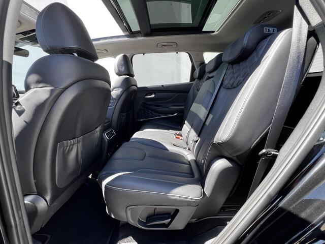 Hyundai SANTA FE 1.6 T-GDI PHEV Premium Sky 7p. Automaat / Dealer onderhouden / Schuif- Panoramadak / Trekgewicht 1.350 kg / Stuur-, stoel- en achterbankverwarming / Stoelventilatie / Navi / Apple Carplay Android /