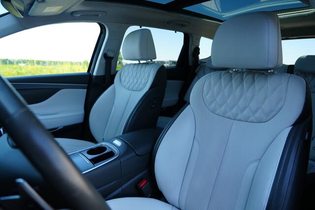 Hyundai SANTA FE 1.6 T-GDI PHEV Premium Plus Sky 7p. 265pk Panoramadak/Stoelverwarming/Camera