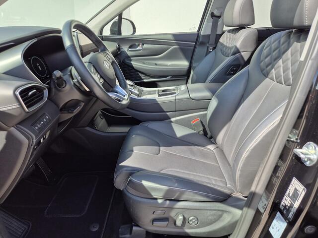 Hyundai SANTA FE 1.6 T-GDI PHEV Plug-in Premium Sky 7p. Automaat / HUD / Glazen schuif- en kanteldak / Rondomzicht camera / Stuur-, Stoel en achterbankverwarming / Elektrische achterklep / Trekgewicht 1350 kg / Stoelventilatie /