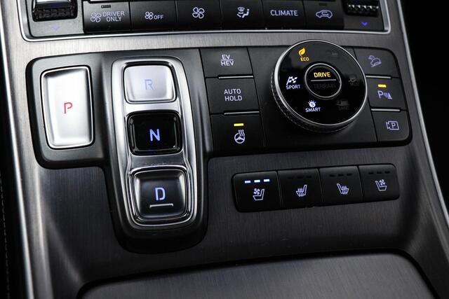 Hyundai SANTA FE 1.6 T-GDI PHEV Premium Plus Sky 7p. | PANORAMADAK | STUURVERWARMING | STOELKOELING | 360 CAMERA
