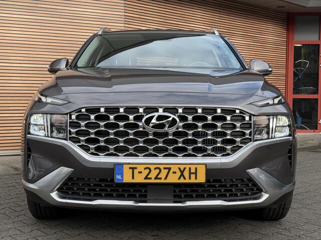 Hyundai SANTA FE 1.6 T-GDI HEV Comfort Smart 7pers. Trekhaak / Leer / Krell / Navi / Clima / Camera / Stoelverwarming