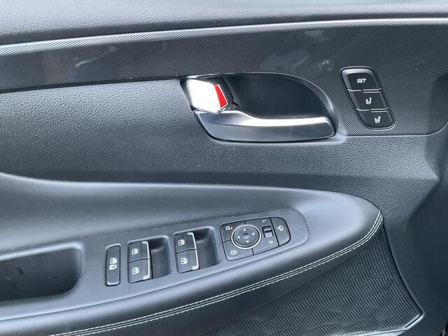 Hyundai SANTA FE 7-Pers 1.6 T-GDI HEV Premium 7p. HUD Leer Stoelkoel+verw. 360° 7 Zits