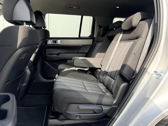 Hyundai SANTA FE 1.6 T-GDI PHEV Comfort Smart 4WD 7p. Automaat / 7 Persoons / Adaptive Cruise Control / Elek. Stoelen Voor / Stoel- & Stuurverwarming / Keyless / Elek. Achterklep / Achteruitrijcamera /