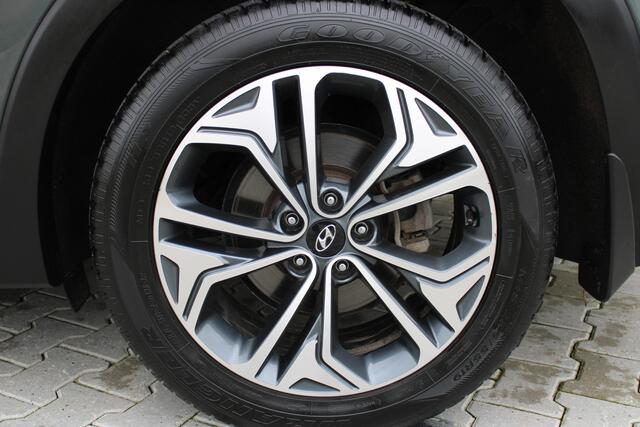 Hyundai SANTA FE 2.4 GDI Premium | Incl. 12 maanden garantie | 7. persoons | Apple carplay/Android auto | Cruise control | Schuif/kantel dak | 360° camera | Elektrisch verstelbare voorstoelen | Afneembare trekhaak |