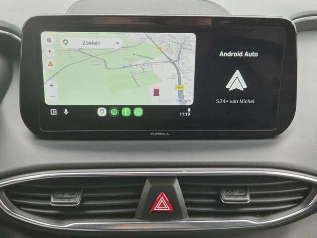 Hyundai SANTA FE 1.6 T-GDI HEV 4WD Premium Sky / Dealer onderhouden / Glazen schuif- en kanteldak / Head Up Display / Trekgewicht 1650 kg / Stuur- Stoel & Achterbank verwarming / Elektrische achterklep / Rondomzicht camera / Stoelventilatie / Adaptief cruise control /