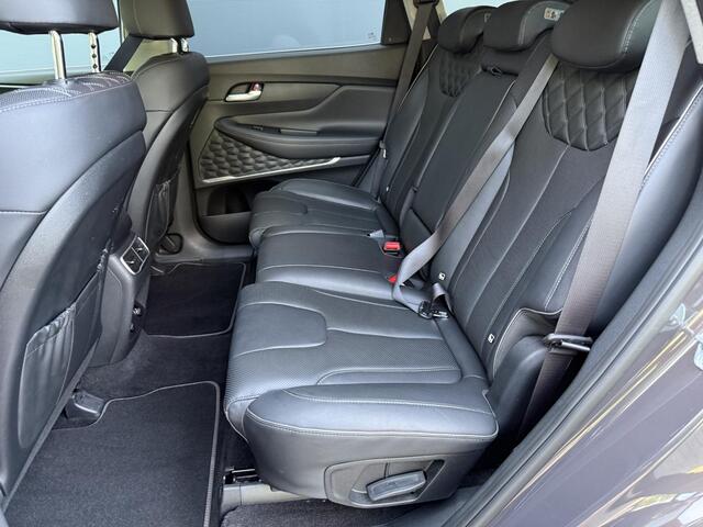 Hyundai SANTA FE 1.6 T-GDI HEV Comfort Smart / Dealer Onderhouden / Trekhaak / 1650 KG Trekgewicht / Stoel Verwarming / Elektrische Stoelen / Achteruitrij Camera / Apple Carplay & Android Auto /