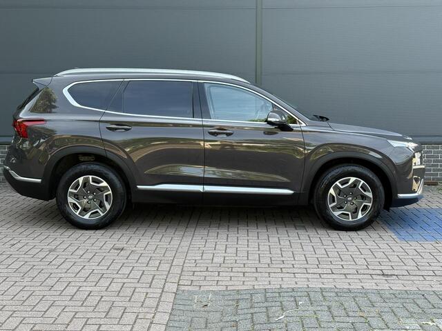 Hyundai SANTA FE 1.6 T-GDI HEV Comfort Smart / Dealer Onderhouden / Trekhaak / 1650 KG Trekgewicht / Stoel Verwarming / Elektrische Stoelen / Achteruitrij Camera / Apple Carplay & Android Auto /