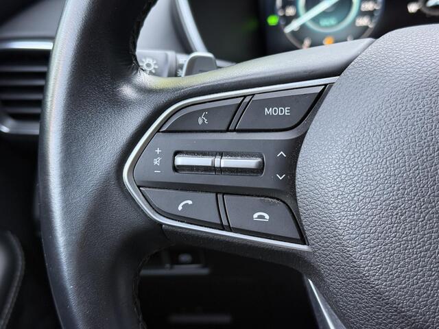Hyundai SANTA FE 1.6 T-GDI HEV Comfort Smart / Dealer Onderhouden / Trekhaak / 1650 KG Trekgewicht / Stoel Verwarming / Elektrische Stoelen / Achteruitrij Camera / Apple Carplay & Android Auto /