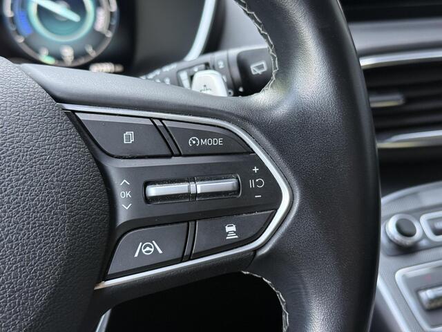 Hyundai SANTA FE 1.6 T-GDI HEV Comfort Smart / Dealer Onderhouden / Trekhaak / 1650 KG Trekgewicht / Stoel Verwarming / Elektrische Stoelen / Achteruitrij Camera / Apple Carplay & Android Auto /