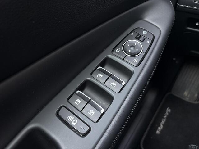 Hyundai SANTA FE 1.6 T-GDI PHEV Premium Sky / 7 personen / Elektrisch glazen panorama-dak / Automaat / All-season banden / Navigatie / Apple Carplay/Android Auto / Stoel verwarming/verkoeling / Airco separaat achter / Achter stoelverwarming / Cruise Control /