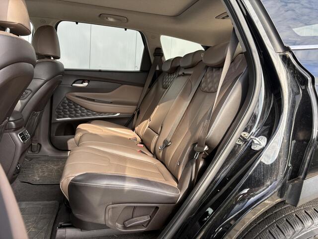 Hyundai SANTA FE 1.6 T-GDI HEV Premium Plus Sky 7p. / 7 persoons / Ledere bekleding / Stoelverwarming / Elektrisch Glazen Panorama-dak / Apple Carplay/Android Auto / Navigatie / Stoelgeheugen / Dealeronderhouden