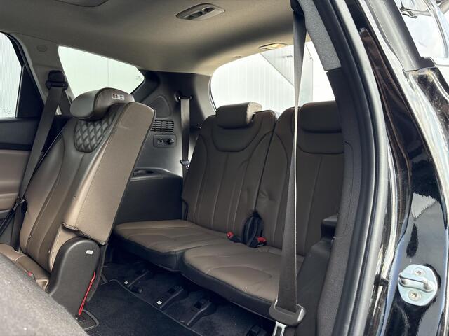 Hyundai SANTA FE 1.6 T-GDI HEV Premium Plus Sky 7p. / 7 persoons / Ledere bekleding / Stoelverwarming / Elektrisch Glazen Panorama-dak / Apple Carplay/Android Auto / Navigatie / Stoelgeheugen / Dealeronderhouden