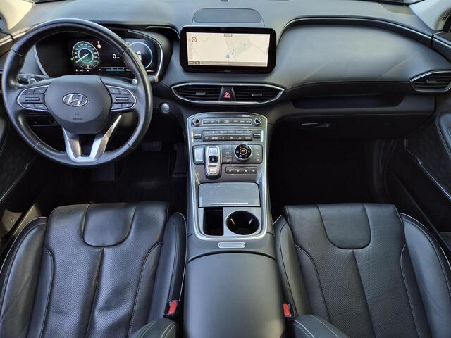Hyundai SANTA FE 1.6 T-GDI PHEV Premium Plus Sky / SOH 100% / Dealer onderhouden / Fabrieksgarantie tot 06-2027 / Trekgewicht 1350 kg / Head Up Display / Elektrische achterklep / Rondomzicht camera / Stuur- Stoel & Achterbank verwarming / Glazen schuif- en kanteldak /