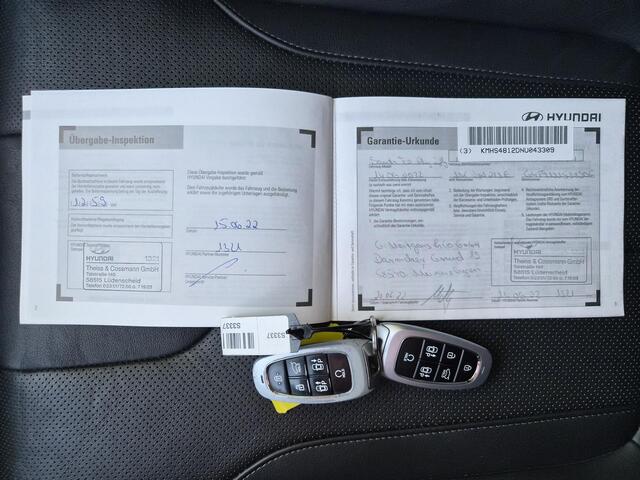 Hyundai SANTA FE 1.6 T-GDI PHEV Premium Plus Sky / SOH 100% / Dealer onderhouden / Fabrieksgarantie tot 06-2027 / Trekgewicht 1350 kg / Head Up Display / Elektrische achterklep / Rondomzicht camera / Stuur- Stoel & Achterbank verwarming / Glazen schuif- en kanteldak /