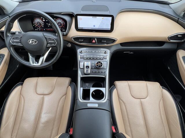 Hyundai SANTA FE 1.6 T-GDI PHEV Premium Sky 7P / Dealer onderhouden / 7 persoons / Accu SoH 100 % / 1.350 kg trekgewicht / Leder / Stoelventilatie / Stuur-, stoel- en achterbankverwarming / Camera 360° / Apple Carplay Android / 19" LM wielen /