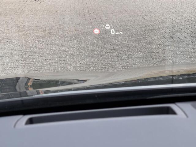 Hyundai SANTA FE 1.6 T-GDI PHEV Premium Sky 7P / Dealer onderhouden / 7 persoons / Accu SoH 100 % / 1.350 kg trekgewicht / Leder / Stoelventilatie / Stuur-, stoel- en achterbankverwarming / Camera 360° / Apple Carplay Android / 19" LM wielen /