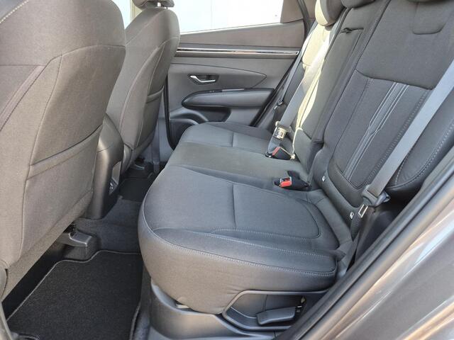 Hyundai TUCSON 1.6 T-GDI HEV 230pk Comfort Automaat / Apple Carplay Android Auto / Adaptief cruise control / Achteruitrijcamera / Trekgewicht 1650 Kg / Lichtmetalen wielen 17" / Parkeersensoren achter /