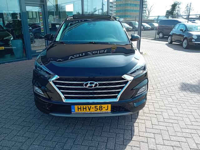 Hyundai TUCSON 1.6 T-GDI Premium Automaat, Airco(automatisch), Carplay/Android auto, Navigatie, Bluetooth, Cruise control, Pano/Schuif kantel dak, Stoelverwarming, Stuurwiel verwarmd, Parkeersensoren, Camera, Regensensor, Dimlicht automatisch, Elektrische ramen en spieg