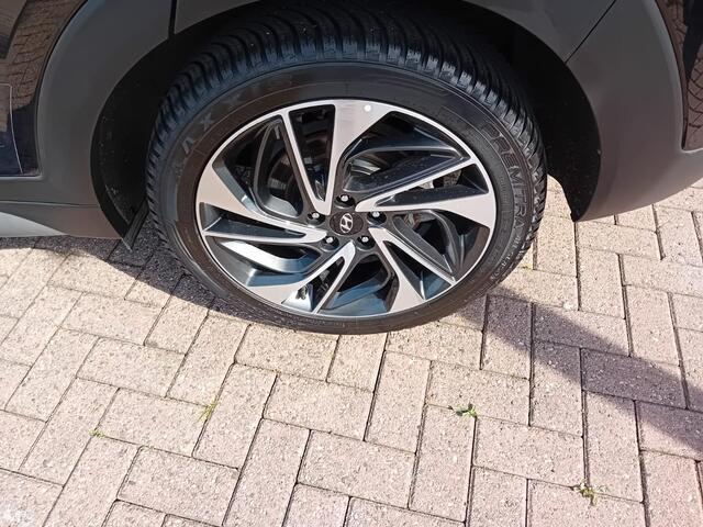 Hyundai TUCSON 1.6 T-GDI Premium Automaat, Airco(automatisch), Carplay/Android auto, Navigatie, Bluetooth, Cruise control, Pano/Schuif kantel dak, Stoelverwarming, Stuurwiel verwarmd, Parkeersensoren, Camera, Regensensor, Dimlicht automatisch, Elektrische ramen en spieg