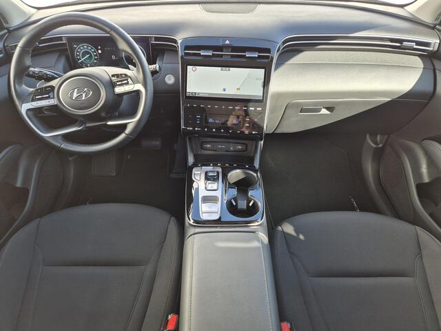 Hyundai TUCSON 1.6 T-GDI PHEV Plug-in Comfort Smart 4WD Automaat / Accu SoH 100% / Stuur- en Stoelverwarming / Elektrisch achterklep / 19" LMV / Apple Carplay - Android Auto / Adaptief cruise control / Achteruitrijcamera /