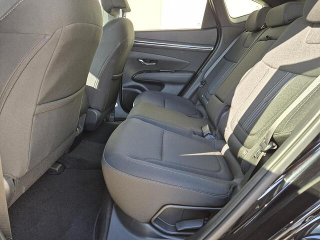 Hyundai TUCSON 1.6 T-GDI PHEV Plug-in Comfort Smart 4WD Automaat / Accu SoH 100% / Stuur- en Stoelverwarming / Elektrisch achterklep / 19" LMV / Apple Carplay - Android Auto / Adaptief cruise control / Achteruitrijcamera /