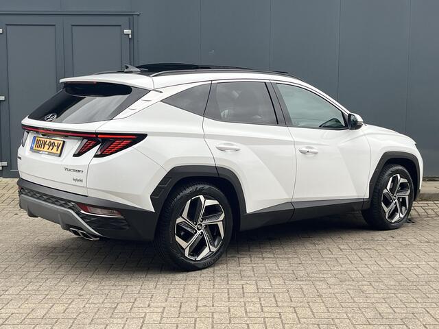 Hyundai TUCSON 1.6 T-GDI HEV 230pk Premium Sky Automaat / Trekgewicht 1.650 kg / Elektrisch Glazen schuif- en kanteldak / Elektrische achterklep / Achteruitrij camera / Apple Carplay & Android Auto / Stuur- en stoelverwarming voor en achter / Stoelverkoeling / Krell Sou
