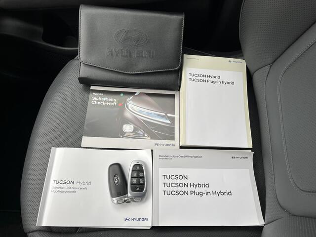 Hyundai TUCSON 1.6 T-GDI PHEV Premium Sky 4WD Automaat / Trekgewicht 1.350 kg / 100% Dealer onderhouden / Elektrisch Glazen schuif- en kanteldak / Elektrische achterklep / Camera 360° / Apple Carplay & Android Auto / Stuur- en stoelverwarming voor en achter / Stoelverko