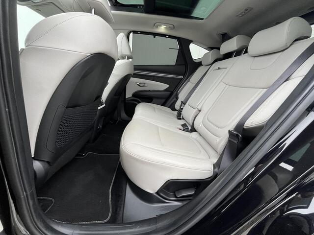 Hyundai TUCSON 1.6 T-GDI PHEV Premium Sky 4WD Automaat / Trekgewicht 1.350 kg / Elektrisch Glazen schuif- en kanteldak / Elektrische achterklep / Camera 360° / Apple Carplay & Android Auto / Stuur- en stoelverwarming voor en achter / Stoelverkoeling / Krell Soundsystem 
