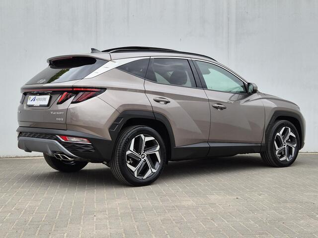 Hyundai TUCSON 1.6 T-GDI HEV 230 pk Premium Sky Automaat / 1650kg Trekgewicht / Glazen schuif- en kanteldak / Stuur- en Stoelverwarming / Adaptief cruise control / Stoelventilatie voor / Rondomzicht camera / Elektrische bedienbare achterklep /