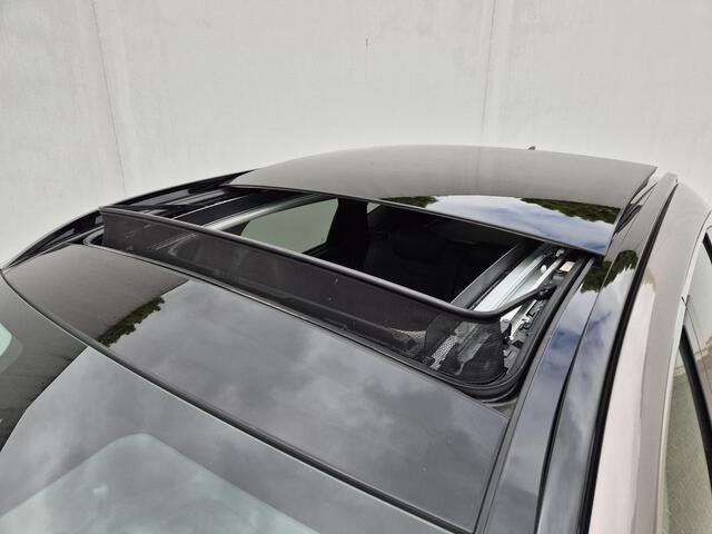 Hyundai TUCSON 1.6 T-GDI HEV 230 pk Premium Sky Automaat / 1650kg Trekgewicht / Glazen schuif- en kanteldak / Stuur- en Stoelverwarming / Adaptief cruise control / Stoelventilatie voor / Rondomzicht camera / Elektrische bedienbare achterklep /