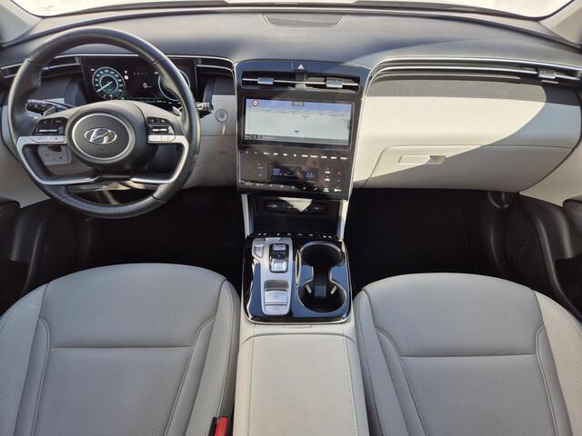 Hyundai TUCSON 1.6 T-GDI PHEV Premium Sky 4WD Automaat / Plug-in / Glazen schuif- en kanteldak / Trekgewicht 1350 kg / Elektrische achterklep / Rondomzicht camera / Stuur-, en Stoelverwarming / Stoelventilatie /