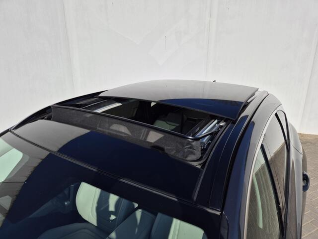 Hyundai TUCSON 1.6 T-GDI PHEV Premium Sky 4WD Automaat / Plug-in / Glazen schuif- en kanteldak / Trekgewicht 1350 kg / Elektrische achterklep / Rondomzicht camera / Stuur-, en Stoelverwarming / Stoelventilatie /