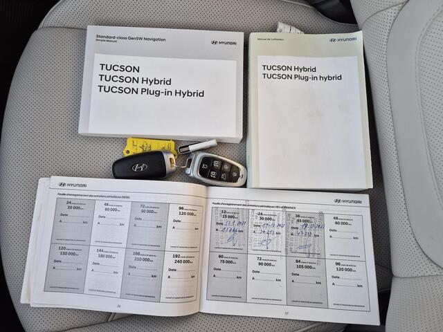 Hyundai TUCSON 1.6 T-GDI PHEV Premium Sky 4WD Automaat / Plug-in / Glazen schuif- en kanteldak / Trekgewicht 1350 kg / Elektrische achterklep / Rondomzicht camera / Stuur-, en Stoelverwarming / Stoelventilatie /