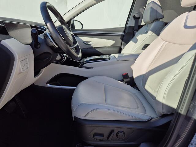 Hyundai TUCSON 1.6 T-GDI PHEV Premium Sky 4WD Automaat / Plug-in / Glazen schuif- en kanteldak / Trekgewicht 1350 kg / Elektrische achterklep / Rondomzicht camera / Stuur-, en Stoelverwarming / Stoelventilatie /