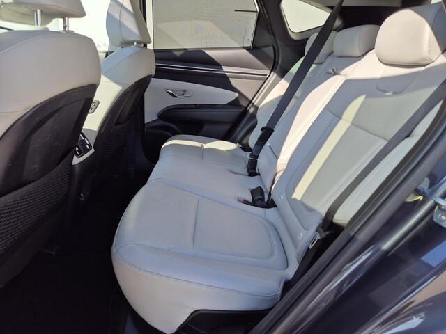 Hyundai TUCSON 1.6 T-GDI PHEV Premium Sky 4WD Automaat / Plug-in / Glazen schuif- en kanteldak / Trekgewicht 1350 kg / Elektrische achterklep / Rondomzicht camera / Stuur-, en Stoelverwarming / Stoelventilatie /